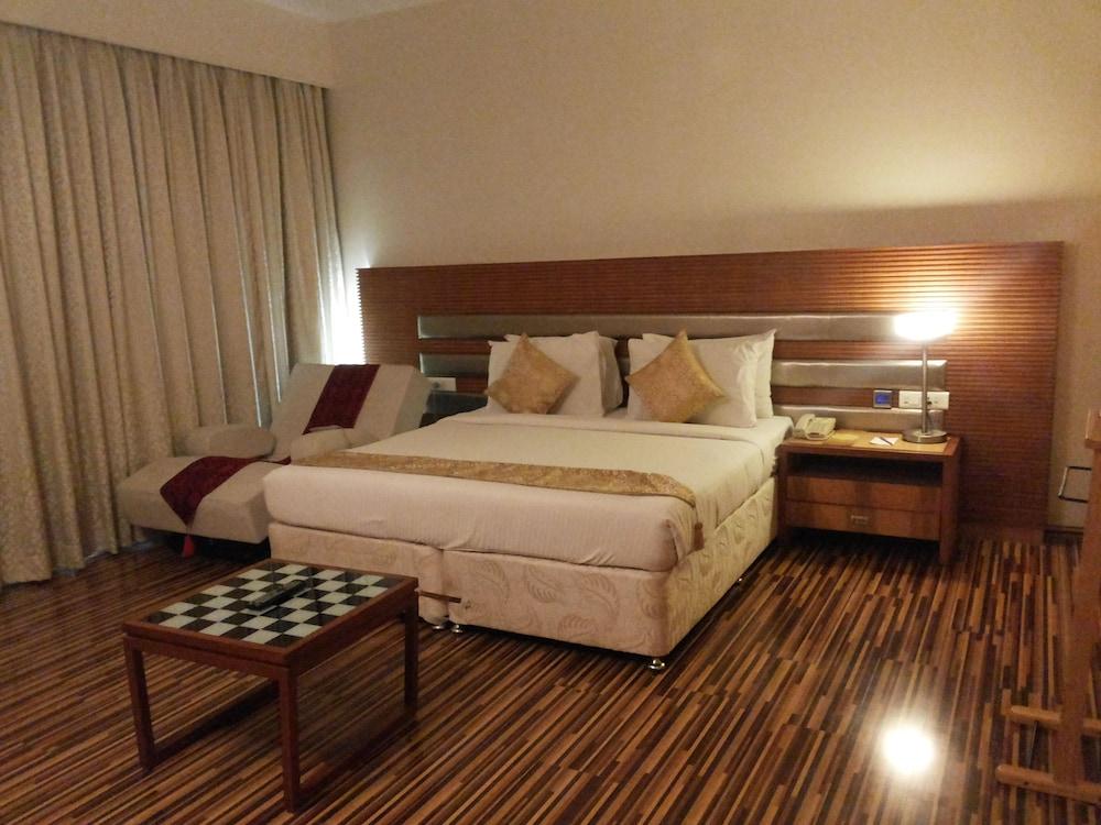 St Laurn The Spiritual Resort Shirdi Esterno foto
