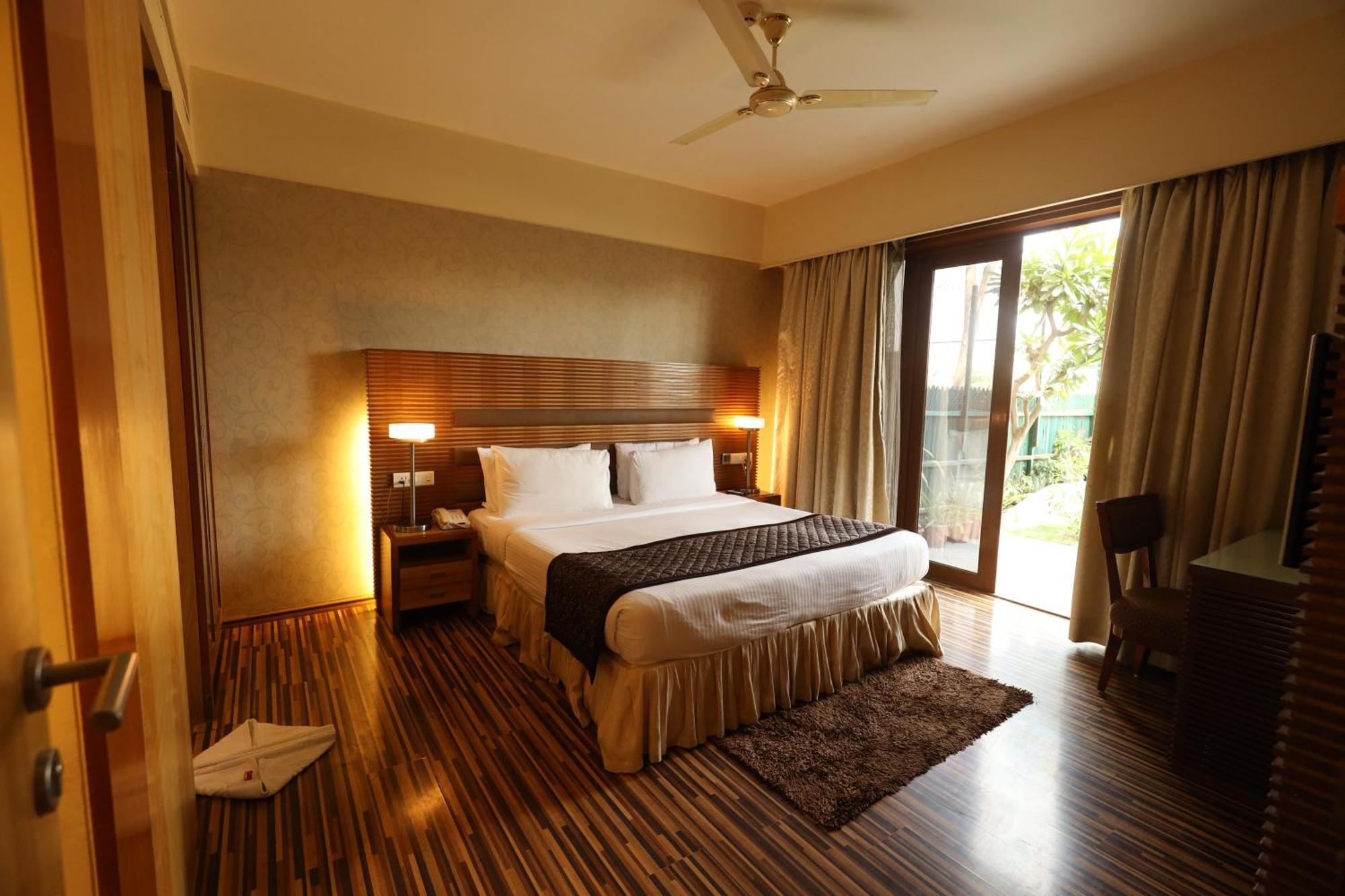 St Laurn The Spiritual Resort Shirdi Esterno foto