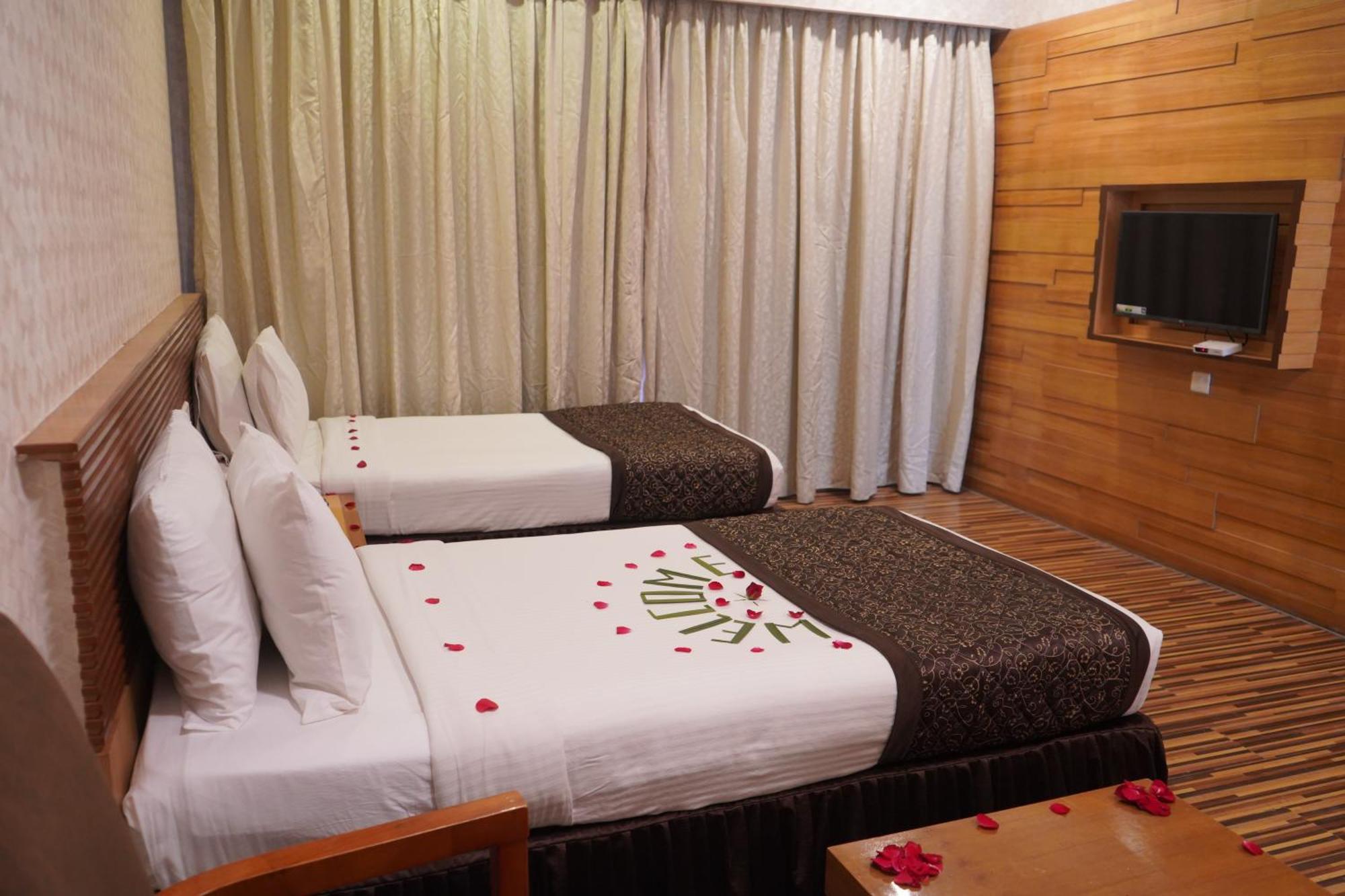 St Laurn The Spiritual Resort Shirdi Esterno foto