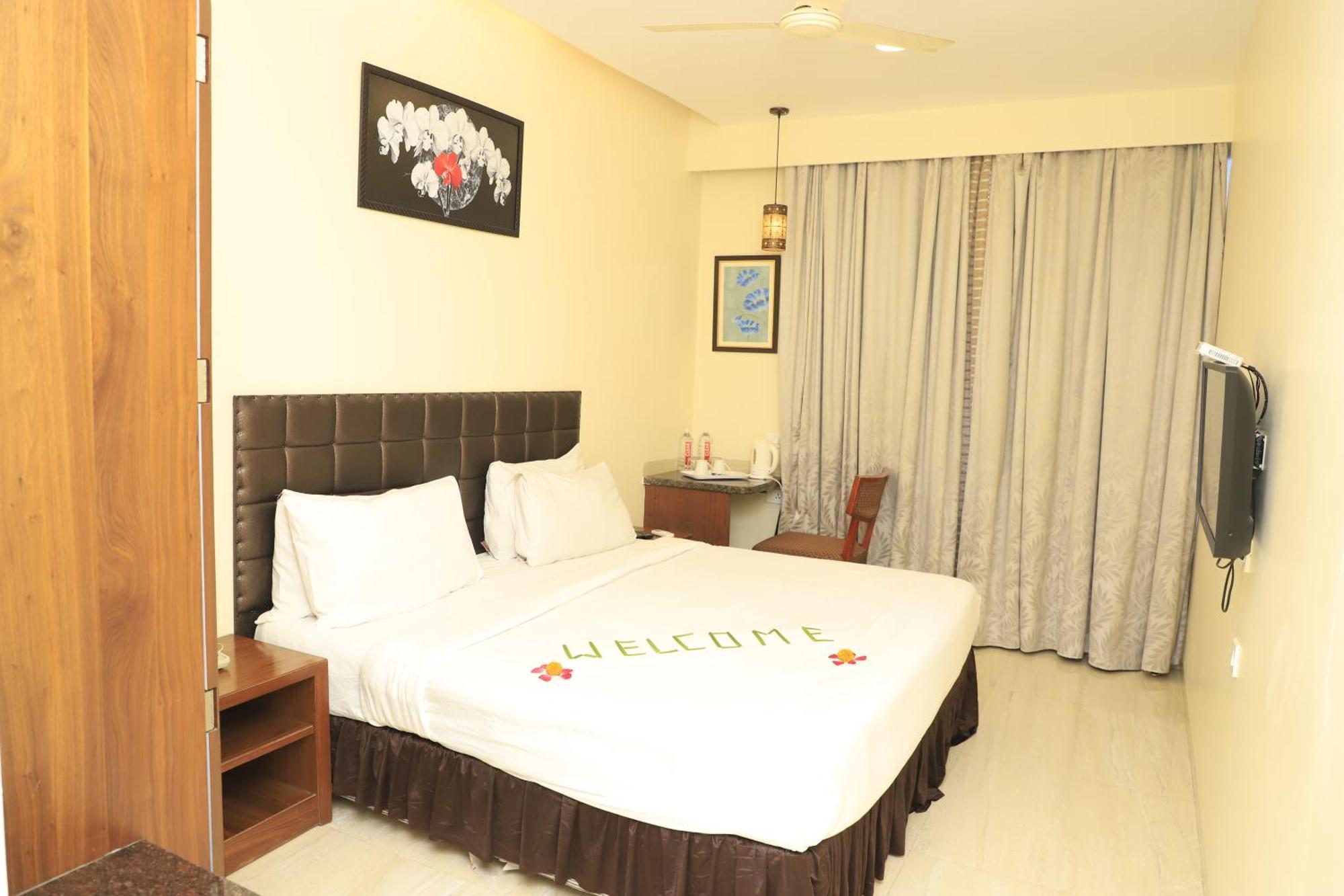 St Laurn The Spiritual Resort Shirdi Esterno foto