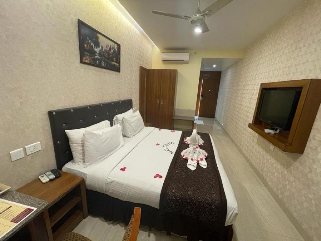 St Laurn The Spiritual Resort Shirdi Esterno foto