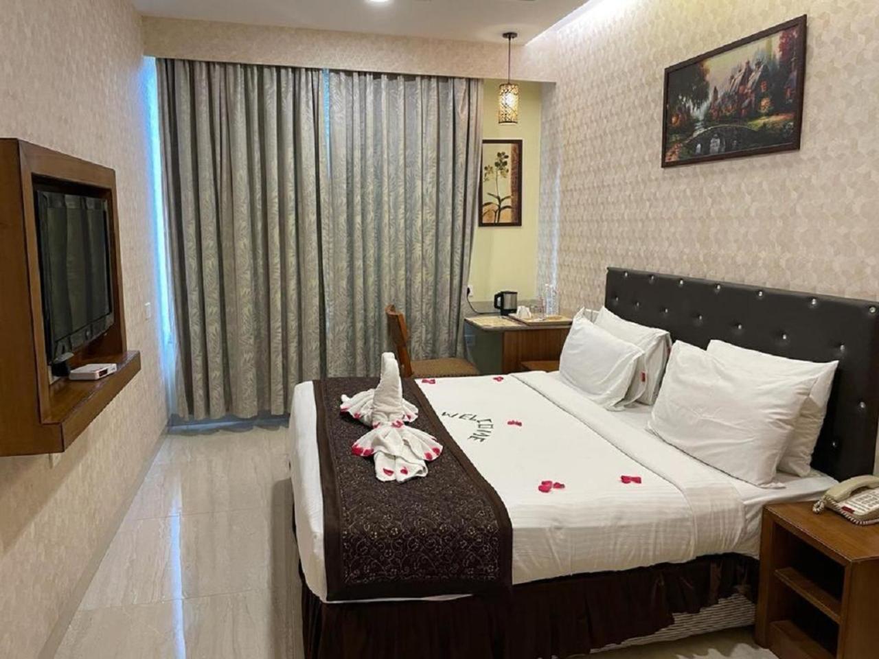 St Laurn The Spiritual Resort Shirdi Esterno foto