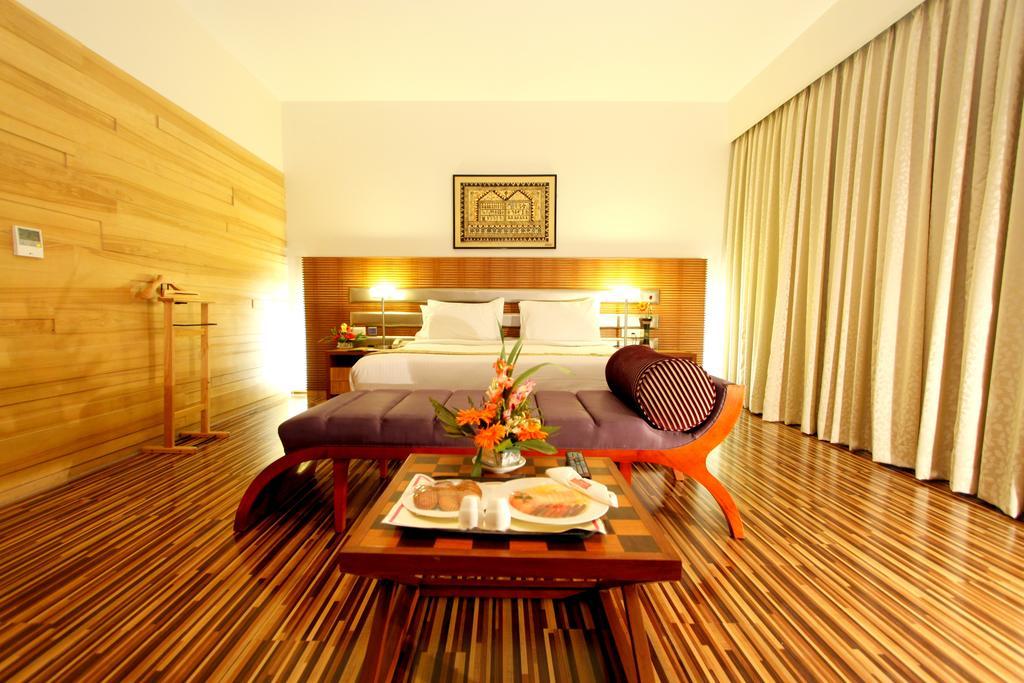St Laurn The Spiritual Resort Shirdi Esterno foto