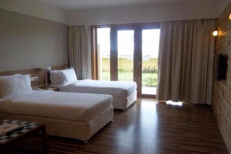 St Laurn The Spiritual Resort Shirdi Esterno foto