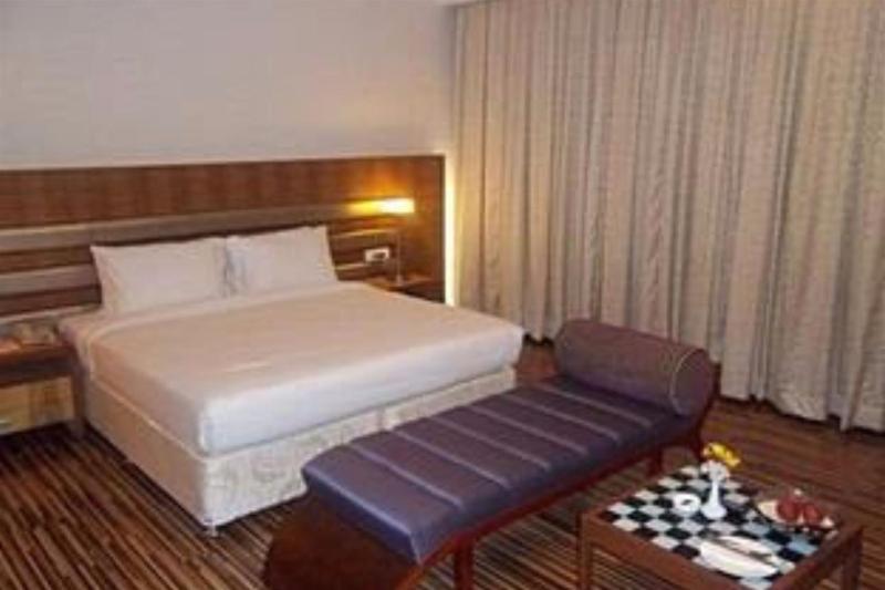 St Laurn The Spiritual Resort Shirdi Esterno foto