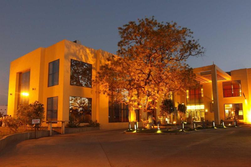 St Laurn The Spiritual Resort Shirdi Esterno foto
